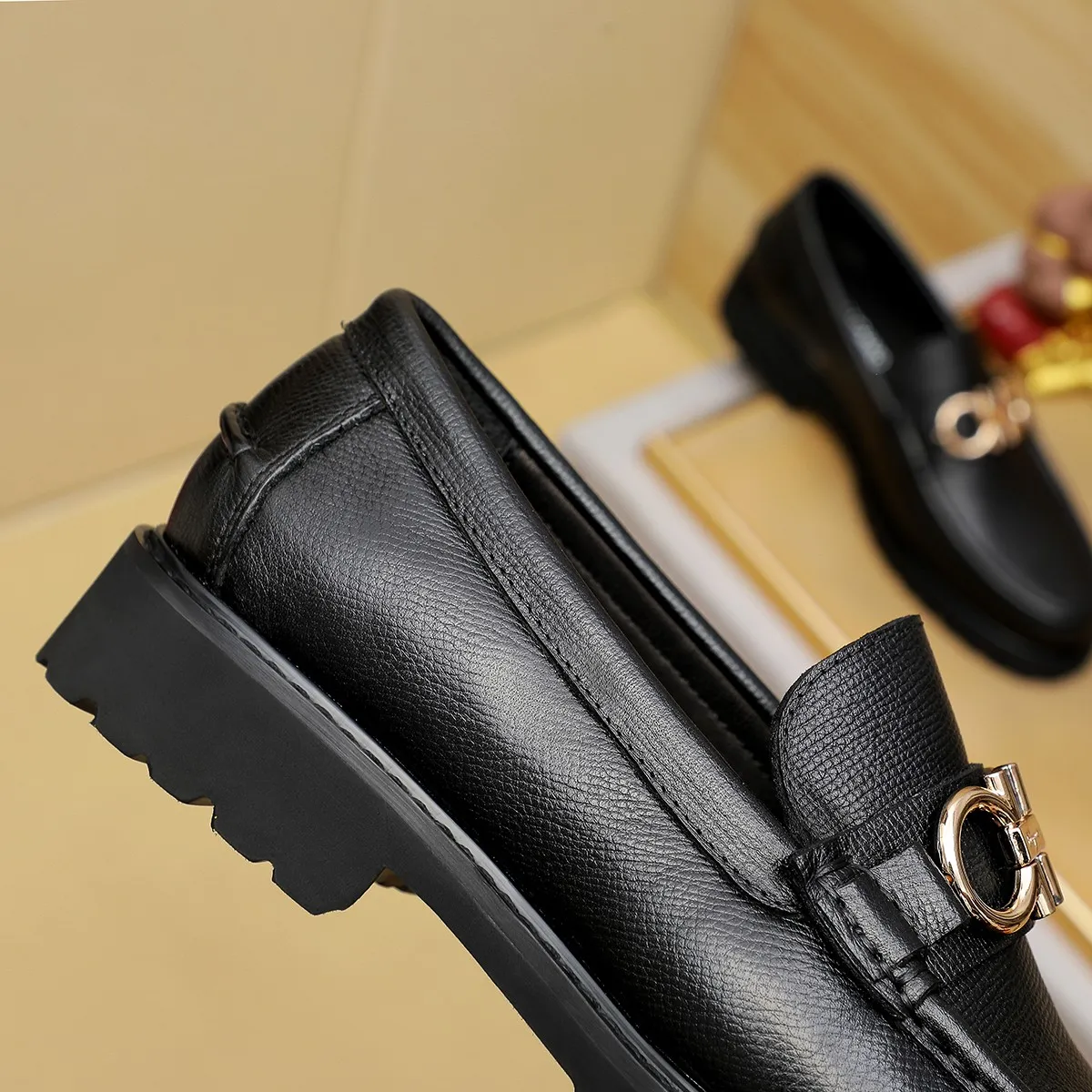 Men's shoes 💰440 Ferragamo [Ferragamo] top imported suit men's shoes 💯Original copy of the official website, product materials: selected imported embossed calfskin + luxury hardware buckle accessories ~ imported water-dyed cow 🐂 leather lining. Strong three-dimensional visual effect, original combination outsole, multiple colors available😘 Size: 39-44 (38.45.46. Customized)